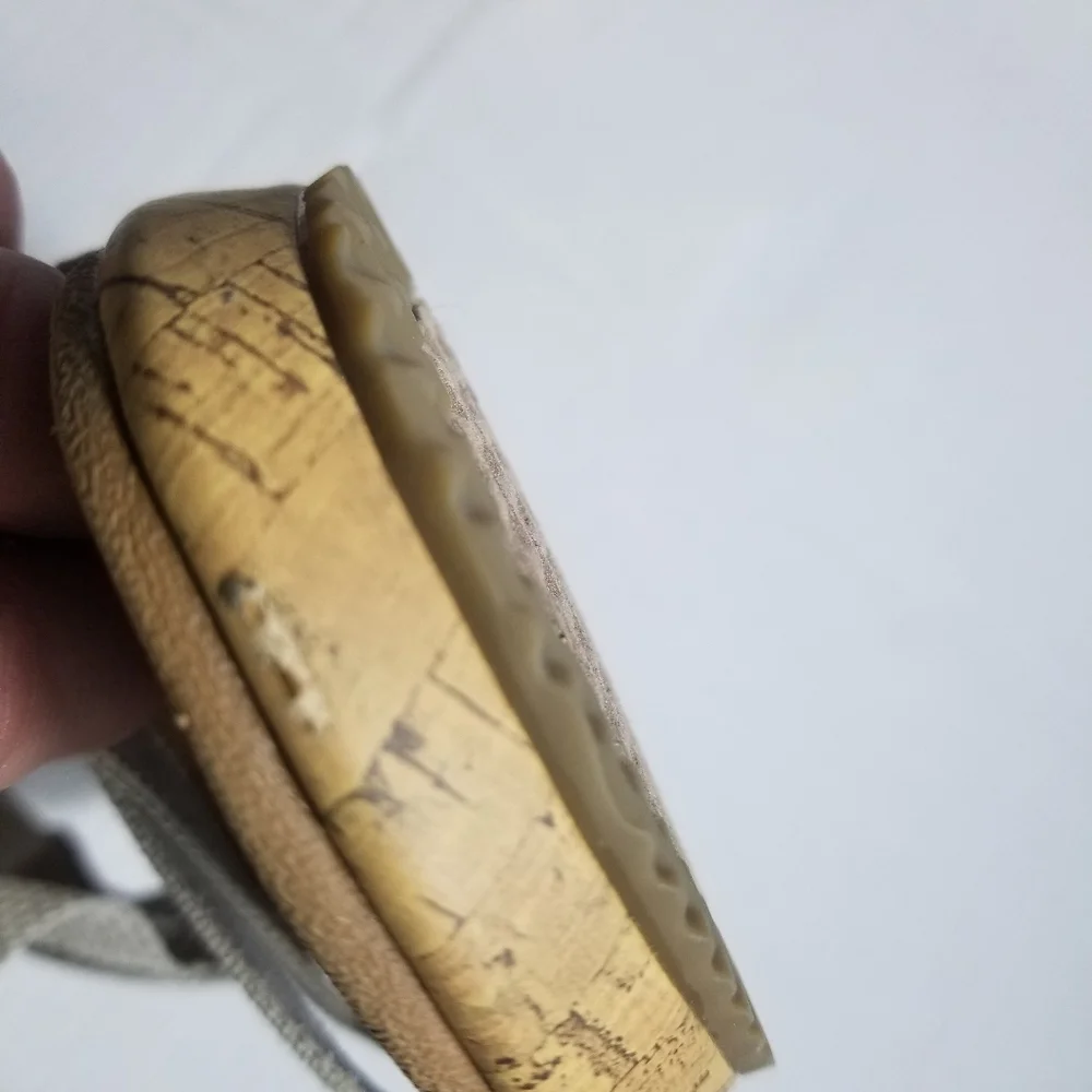 CALI FROM SKECHERS LUXE FOAM LIGHT TAN WEDGE SIZE 8.5